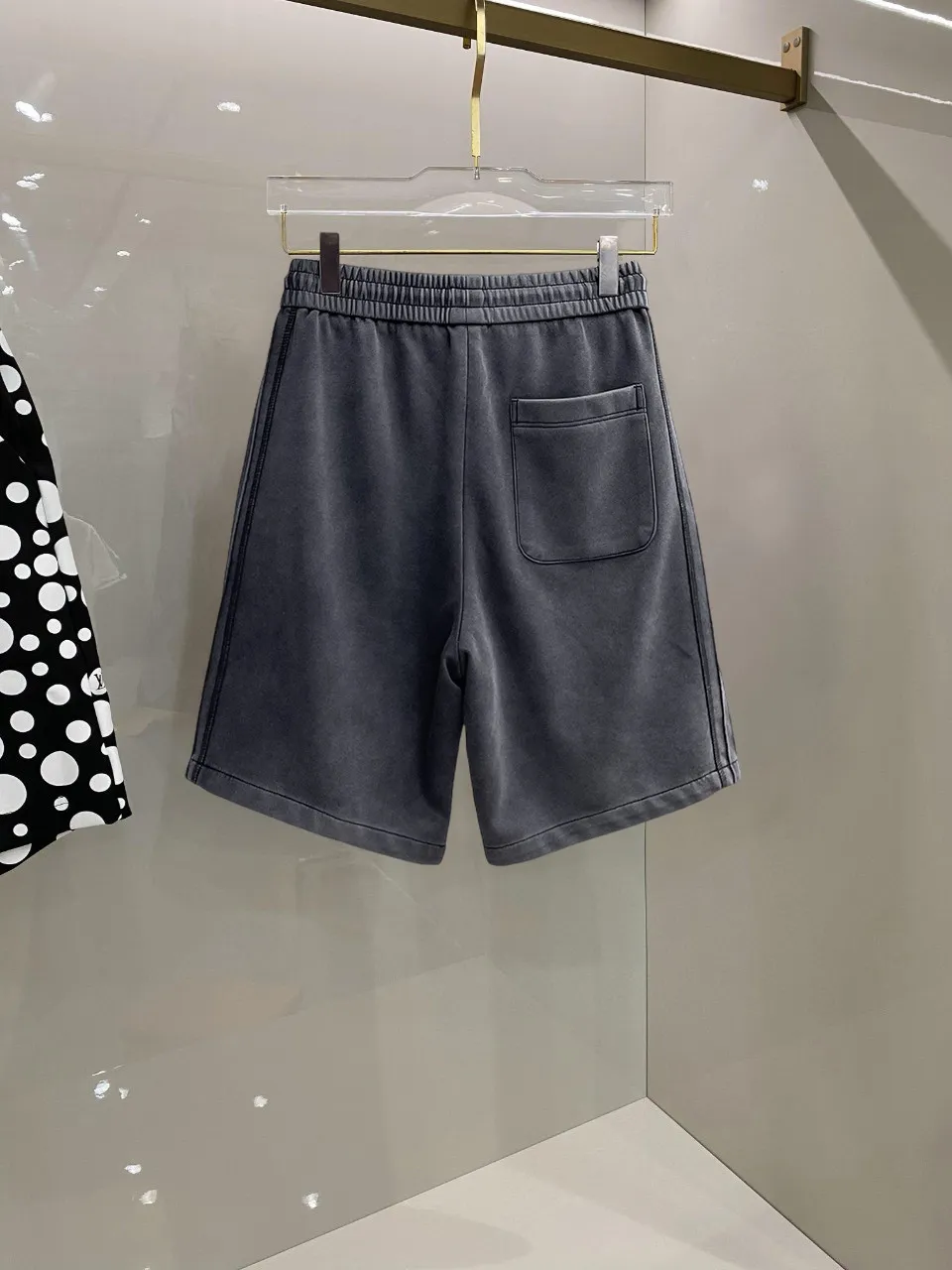 Balenciaga's three-standard complete 2026 summer New Arrival men's casual shorts, advanced custom-made Breathable fabric, Breathable fabric, extremely stretchy and comfortable, impeccable details, top-grade accessories, original logo design concept, delicate and soft feel! The upper body fit is awesome! Size: M-XXXL Please state your height and weight when ordering